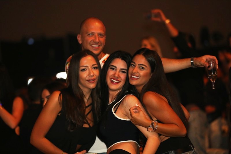 The WHITE Experience Feat. AKON Part 1